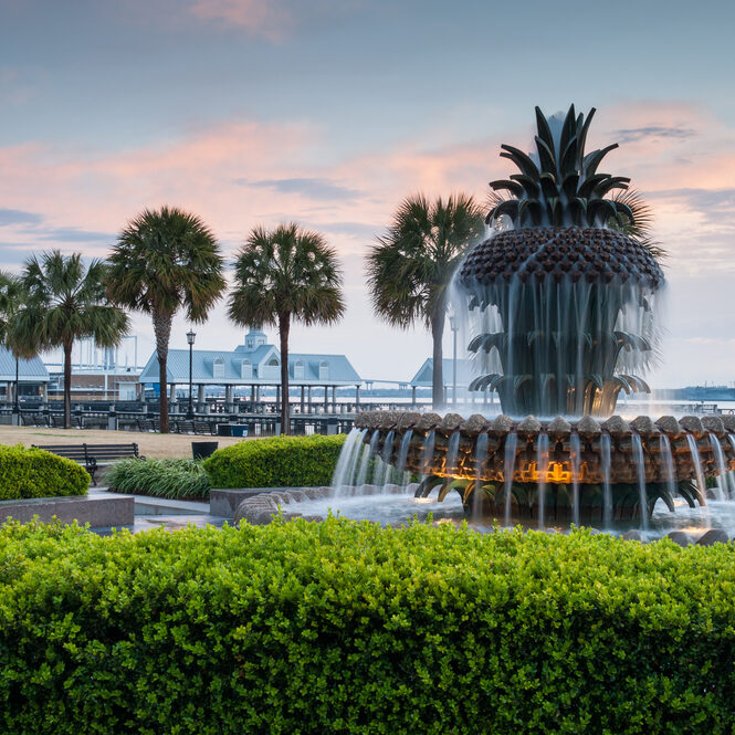 Pineapple,Fountain,Charleston,South,Carolina's,Waterfront,Park