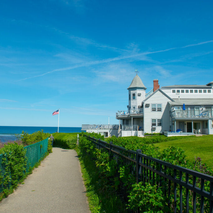 Historic,Mansion,Anchorage,By,The,Sea,On,Marginal,Way,In
