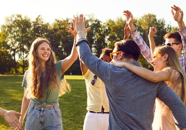 Bunch,Of,Happy,Young,Friends,All,Together,Having,Fun,On