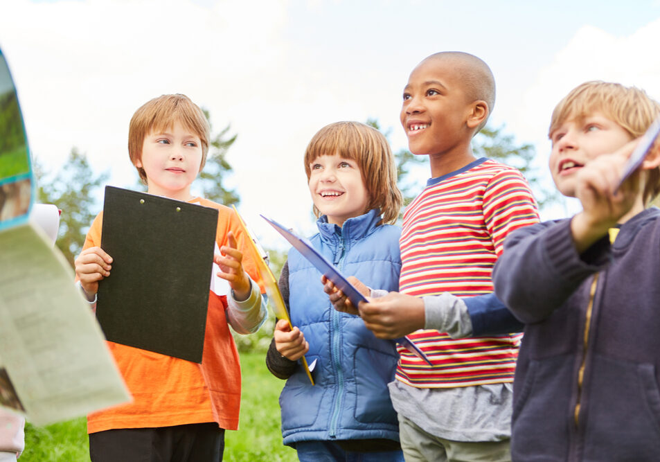 Group,Of,Kids,With,Clipboards,On,Scavenger,Hunt,In,Nature